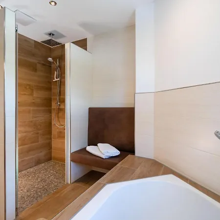 Luxurious Holiday In With Terrace 度假居 *
